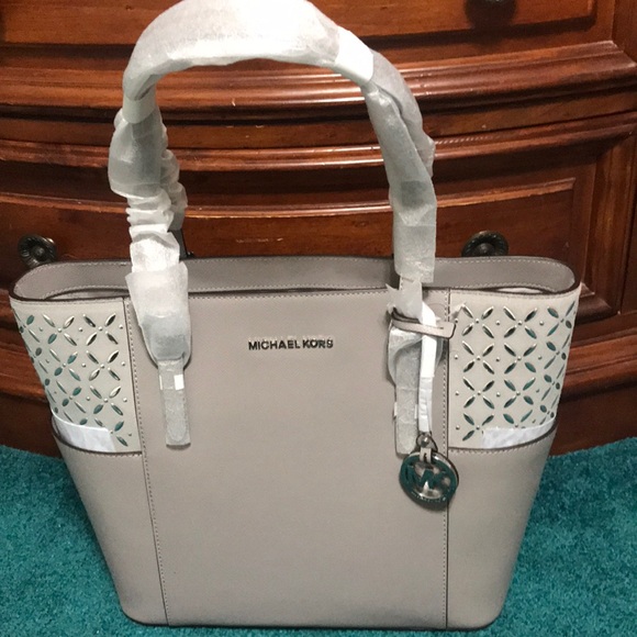 ✨Michael Kors purse💫SOLD ON ANOTHER SITE!!!🛑 - Picture 2 of 5